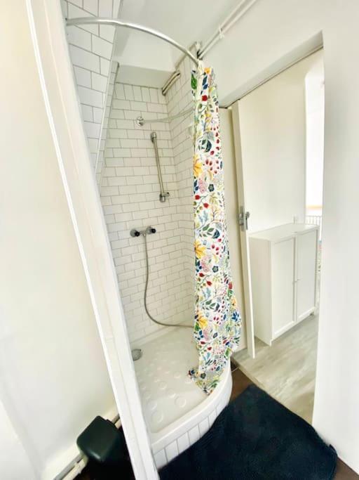 Appartement Vue Tour Eiffel Ligne 14 A Cote De Paris Gentilly Eksteriør billede